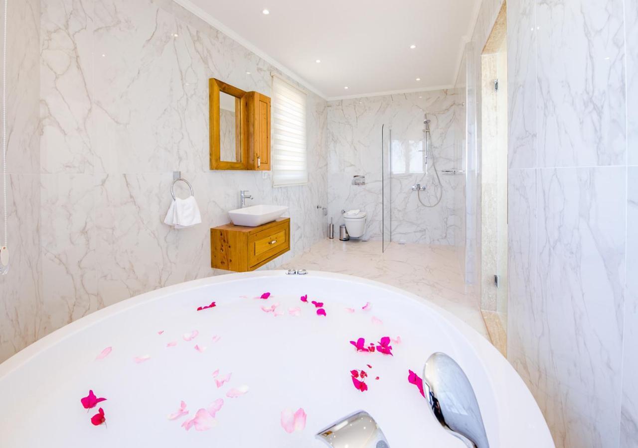 Villa 5 Sleeps 6 Isolated Pool See And Montain View-Villa Kartal Yuvasi Uzumlu  외부 사진